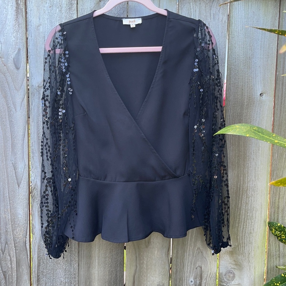 💛Retro Feel Black Top M,L NWOT
